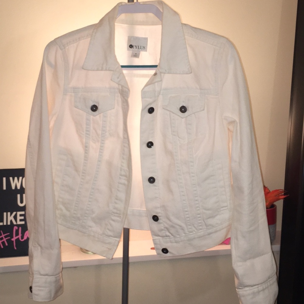 🔆⭐️New Jean jacket size M ⭐️🔆{price is firm }